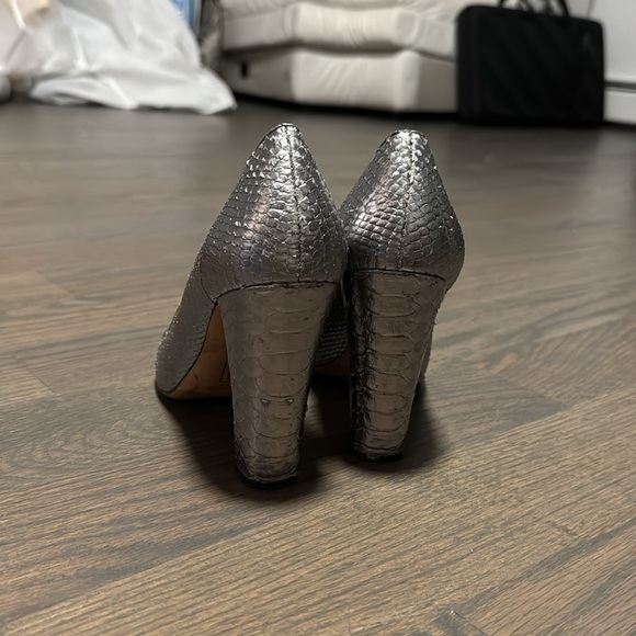Steven by Steve Madden pewter crocodile heels - Picture 3 of 3